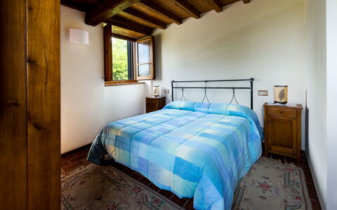 Casale Vacanze Il Granaio: Schlafzimmer, Bett, Zimmer, Möbel, Bettdecke, Eigentum, Bettrahmen, Bedding, Interior Design, Gebäude