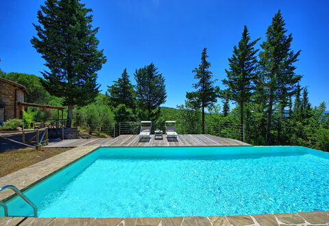 Casa Fioraie: Schwimmbad, Eigentum, Natürliche Landschaft, Freizeit, Grundeigentum, Estate, Haus, Gras, Urlaub, Baum