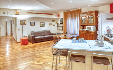 Dai Fiorentini - Apartment In Levanto: Zimmer, Eigentum, Möbel, Countertop, Gebäude, Cabinetry, Interior Design, Küche, Fussboden, Grundeigentum