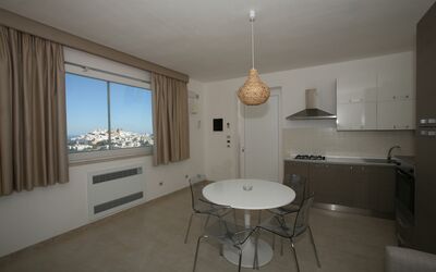 Villa Venere: Eigentum, Gebäude, Möbel, Fenster, Tabelle, Holz, Interior Design, Schatten, Vorhang, Wohnzimmer