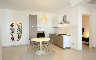 Villa Rea: Möbel, Tabelle, Holz, Interior Design, Fussboden, Flooring, Beige, Wohnzimmer, Halle, Countertop