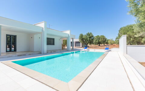 Villa Stella Cadente: Wasser, Gebäude, Himmel, Schwimmbad, Azurblau, Rechteck, Schatten, Haus, Interior Design, Baum
