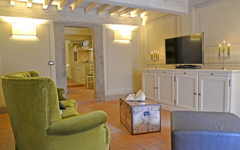 Appartamento Tommasi Fierli: Zimmer, Eigentum, Möbel, Interior Design, Gebäude, Wohnzimmer, Suite, Decke, Fussboden, Haus