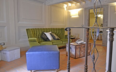 Appartamento Tommasi Fierli: Zimmer, Möbel, Interior Design, Eigentum, Gebäude, Wohnzimmer, Wand, Decke, Haus, Fussboden