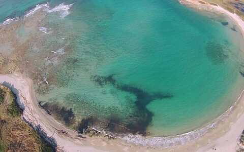 Villa Pantanagianni Beach: Wasser, Wasservorräte, Azurblau, Natürliche Landschaft, See, Strand, Küsten Und Ozeanische Forms, Wasserlauf, Biome