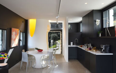 Villetta Farfallina: Zimmer, Eigentum, Interior Design, Möbel, Countertop, Gebäude, Küche, Haus, Decke, Fussboden