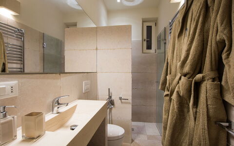 Corte dei Messapi | Sleeps 24: Badezimmer, Zimmer, Eigentum, Interior Design, Die Architektur, Fliese, Gebäude, Wand, Grundeigentum, Fussboden
