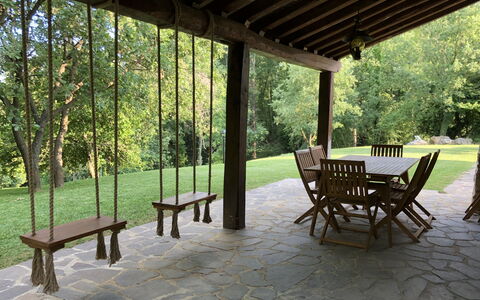Beautiful Stone Country Villa: Eigentum, Möbel, Zimmer, Tabelle, Haus, Baum, Gebäude, Grundeigentum, Veranda, Stuhl