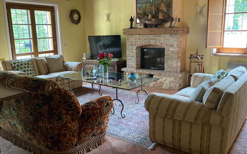 Beautiful Stone Country Villa: Braun, Möbel, Eigentum, Fenster, Pflanze, Bilderrahmen, Tabelle, Couch, Wohnzimmer, Interior Design