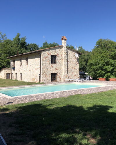 Beautiful Stone Country Villa: Himmel, Pflanze, Baum, Grundstueck, Schatten, Gras, Freizeit, Erholung, Gebäude, Landschaft