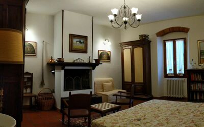 Giglio: Zimmer, Möbel, Interior Design, Eigentum, Gebäude, Decke, Beleuchtung, Light Fixture, Wohnzimmer, Wand