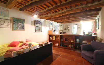 Geco 0: Eigentum, Zimmer, Gebäude, Wohnzimmer, Möbel, Haus, Interior Design, Decke, Strahl, Grundeigentum