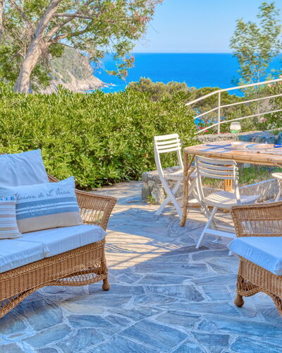 Il Giardino Sul Mare - Levanto: Möbel, Eigentum, Terrasse, Gartenmöbel, Grundeigentum, Zimmer, Wicker, Tabelle, Haus, Tisch Im Freien