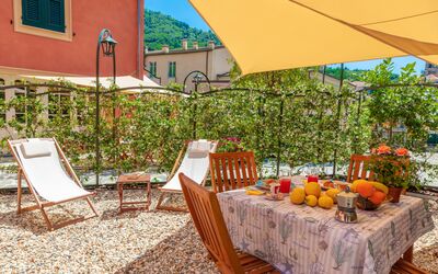 Portovecchio Apartments - Levanto: Eigentum, Grundeigentum, Haus, Gebäude, Zimmer, Gelb, Urlaub, Estate, Resort, Zuhause