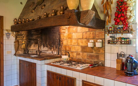 Podere a Lafi: Eigentum, Cabinetry, Countertop, Holz, Interior Design, Die Architektur, Küche, Gebäude, Haus, Herd