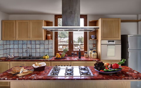 Stony Villa Volcano View: Essen, Cabinetry, Eigentum, Countertop, Küche, Holz, Geschirr, Interior Design, Herd, Die Architektur