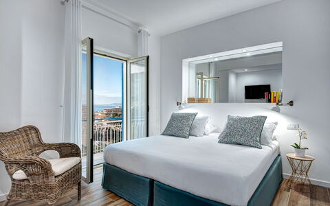 Luxury Blues Apartment: Möbel, Eigentum, Komfort, Gebäude, Azurblau, Holz, Fenster, Die Architektur, Interior Design