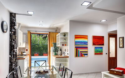a-taste-of-sun-apartment-sorrento-apartment-living-room