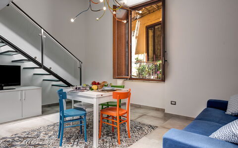 Loft In Sorrento: Spiegel, Möbel, Tabelle, Cabinetry, Gebäude, Couch, Countertop, Holz, Beleuchtung, Interior Design