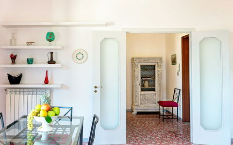 Parsano Home: Möbel, Eigentum, Gebäude, Tür, Interior Design, Orange, Haus, Holz, Fussboden, Bilderrahmen