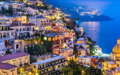 Parsano Home: Wasser, Gebäude, Eigentum, Himmel, Blau, Licht, Azurblau, Natur, Haus, Berg