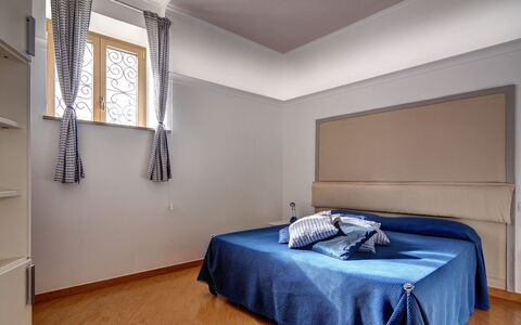 49 Little House: Eigentum, Fenster, Komfort, Gebäude, Schatten, Holz, Textil, Interior Design, Flooring