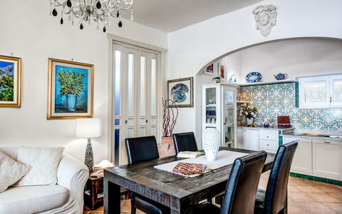Medusa And The Seahorse Villa: Bilderrahmen, Tabelle, Eigentum, Möbel, Blau, Azurblau, Couch, Stuhl, Beleuchtung, Interior Design