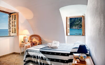 casetta-in-spiaggia-marina-del-cantone-apartment-bedroom