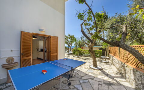 Villa Nerano: Eigentum, Zimmer, Gebäude, Haus, Grundeigentum, Villa, Baum, Wohnung, Interior Design, Urlaub