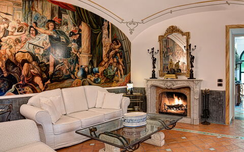 Palazzo Villa Dei Nobili: Eigentum, Couch, Bilderrahmen, Interior Design, Beleuchtung, Wohnzimmer, Fussboden, Wand, Holz, Flooring