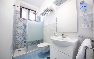 casina-priora-sorrento-villa-bathroom