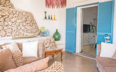 Villa Giunone: Blau, Zimmer, Interior Design, Wohnzimmer, Wand, Möbel, Fussboden, Teal, Zuhause, Türkis