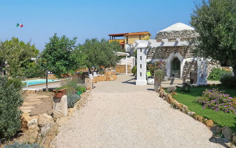 Villa Giunone: Pflanze, Strauch, Garten, Grundeigentum, Schatten, Ground, Landscaping, Garten, Auffahrt, Walkway