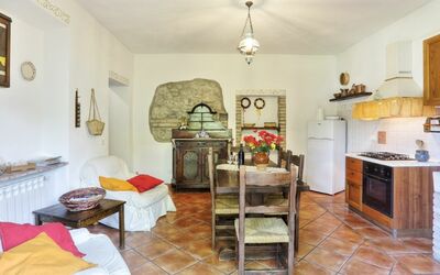Spiga: Möbel, Cabinetry, Bilderrahmen, Tabelle, Beleuchtung, Holz, Zimmerpflanze, Interior Design, Wohnzimmer, Schublade