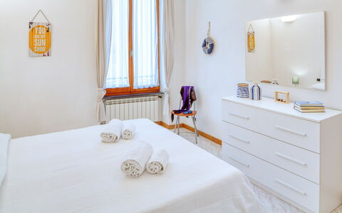 Luigina - Levanto: Zimmer, Interior Design, Textil, Kommode, Schublade, Wand, Linens, Zuhause, Interior Design, Cabinetry