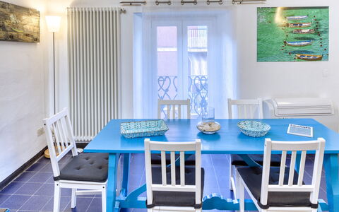 Appartamento Ivana - Levanto: Blau, Interior Design, Zimmer, Fussboden, Interior Design, Teal, Türkis, Azurblau, Majorelle Blue, Aqua