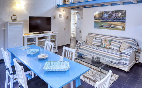 Appartamento Ivana - Levanto: Zimmer, Interior Design, Tabelle, Möbel, Couch, Fernsehgerät, Wohnzimmer, Zuhause, Flachbildschirm