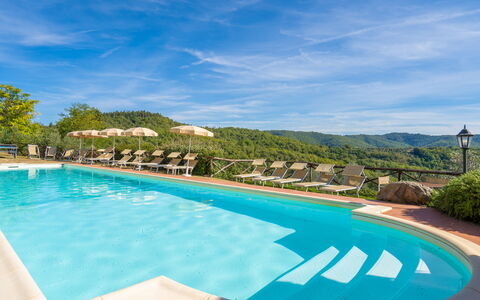 Borgo San Vincenti: Wasser, Himmel, Pflanze, Wolke, Eigentum, Schwimmbad, Blau, Baum, Gartenmöbel, Die Architektur