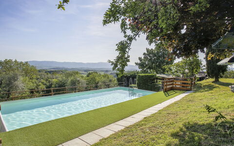 Castelfranco di Sopra 649: Schwimmbad, Grundstueck, Garten, Schatten, Freizeit, Landscaping, Rasen, Eco Hotel, Hinterhof, Garten