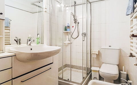 Bonatti: Badezimmer, Armatur, Interior Design, Flooring, Toilette, Fussboden, Toilleten Sitz, Bad Sink, Sinken, Installation