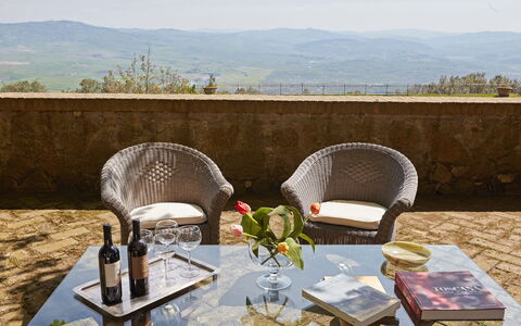 Villa Sorbaiano: Himmel, Tabelle, Möbel, Eigentum, Pflanze, Stuhl, Tisch Im Freien, Natur, Blumentopf, Gartenmöbel