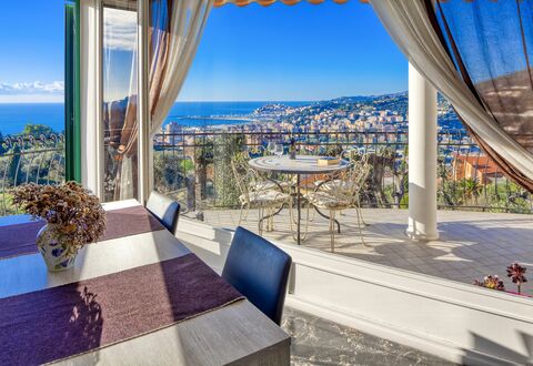 Casa Matilde - Villa Alle Cascine, Imperia: Himmel, Daytime, Eigentum, Blau, Pflanze, Gebäude, Wasser, Natur, Azurblau, Schatten