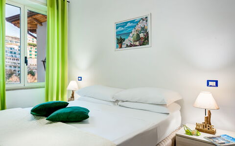 Living Times Apartment: Möbel, Eigentum, Grün, Komfort, Blau, Azurblau, Textil, Beleuchtung, Kissen, Interior Design