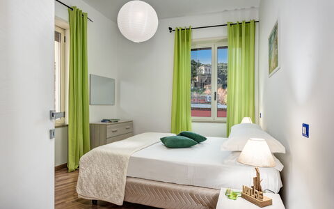 Living Times Apartment: Möbel, Eigentum, Gebäude, Komfort, Tür, Textil, Holz, Schatten, Interior Design