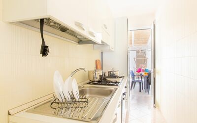 Casa Turchese: Gebäude, Countertop, Interior Design, Haus, Holz, Fussboden, Flooring, Wand, Halle, Küche