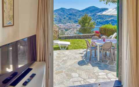 Marlà - Levanto: Möbel, Eigentum, Fenster, Tabelle, Gebäude, Azurblau, Blau, Holz, Himmel, Interior Design