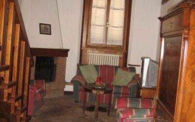 Il Rustico: Eigentum, Fenster, Holz, Gebäude, Pflanze, Haus, Holzbeize, Fussboden, Zimmerpflanze, Wohnzimmer