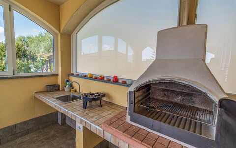 Villa Mimosa - Diano Marina: Eigentum, Gebäude, Fenster, Haus, Holz, Interior Design, Flooring, Fussboden, Wohnzimmer, Grundeigentum