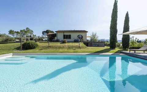 Casina Dell'acquaborra: Schwimmbad, Blau, Resort, Freizeit, Eco Hotel, Schatten, Estate, Gartenmöbel, Thermae, Villa