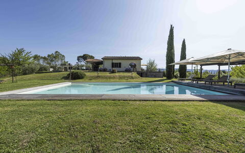 Casina Dell'acquaborra: Schwimmbad, Estate, Schatten, Gartenmöbel, Resort, Garten, Landscaping, Rasen, Hazienda, Bauernhaus